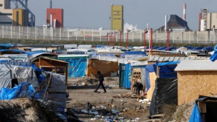 Migranti/ Hollande: campo di Calais va chiuso per sempre