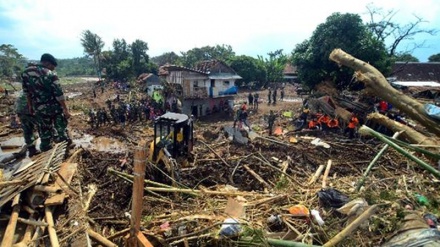 Piogge torrenziali, sale a 20 morti a Giava