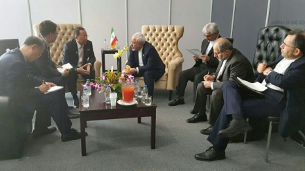 イラン外相、非同盟国外相会合の傍らで要人と会談