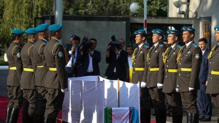 Uzbekistan si ferma, oggi funerali storico presidente Karimov