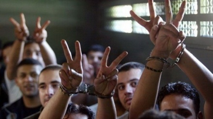 İşgalci İsrail rejimi Yüksek Mahkemesi esirlere zorla yemek verme yasasını onayladı 