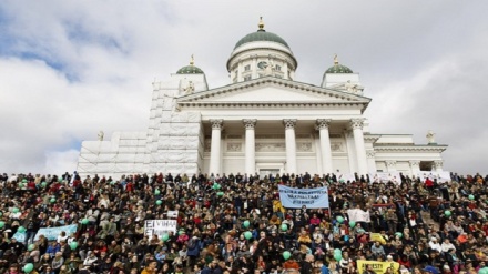 Milhares de pessoas se manifestam na Finlândia contra o racismo