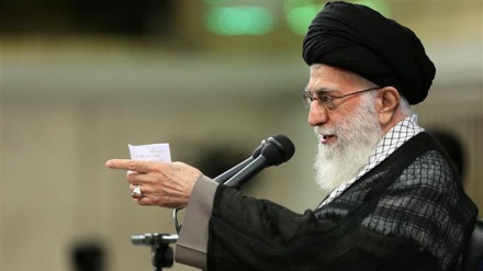 Kiongozi Muadhamu: Kutoiamini hata chembe Marekani ni sehemu ya nguvu laini za Iran 