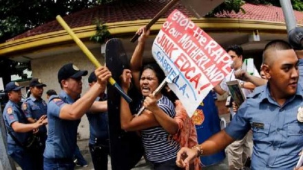 Foto del giorno: Filippine, manifestazione contro gli Usa