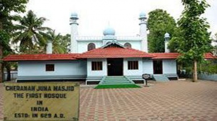 বিশ্বনবী (সা.)’র ইশারায় দ্বিখণ্ডিত চাঁদ: ভারতীয় রাজার সাক্ষ্য