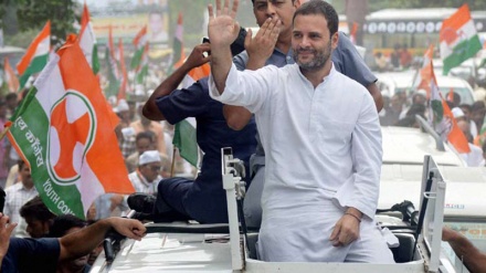 ১৫ লাখ রুপির স্যুট নোংরা হওয়ার ভয়ে কৃষকের কাছে ঘেঁষেন না মোদি: দাবি করলেন রাহুল