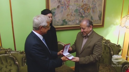 Fransa milli meclisi başkanı münafıkların Fransa'da varlığına tepkili