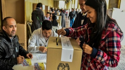 Em plebiscito, colombianos rejeitam acordo de paz do governo com as Farc