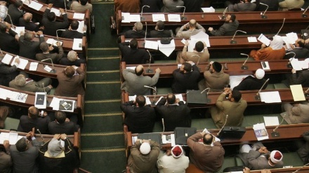 Pesë deputetë të Parlamentit të Egjiptit thirren për tu qortuar!