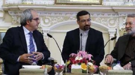 לאריג'אני: אין לארה