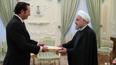 Presidente do Irã se reúne com o novo embaixador da Grã-Bretanha 