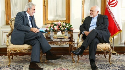 Zarif: Prioridade do Irã é fornecer ajuda humanitária à Síria