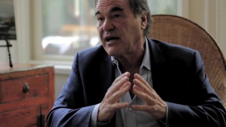 Oliver Stone attacca Usa su sanzioni all'Iran: 