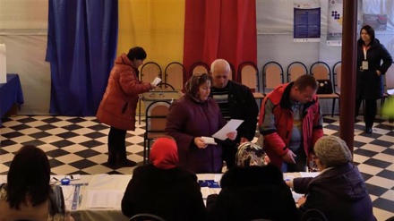 Moldova presidential election looks set for runoff