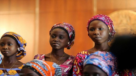 Jovens libertadas pelo Boko Haram reencontram-se com as famílias