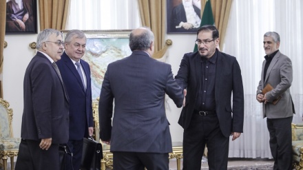 Irani dhe Rusia theksojnë mbi vazhdimin e bashkëpunimit strategjik në luftën kundër terrorizmit