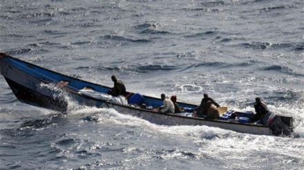 Somali pirates free 26 sailors held hostage