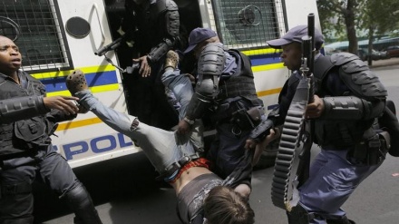 Sudafrica: ateneo Johannesburg, scontri