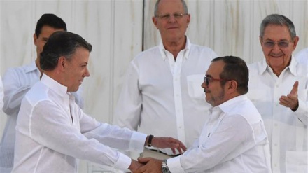 Colombian president vows to save peace deal 