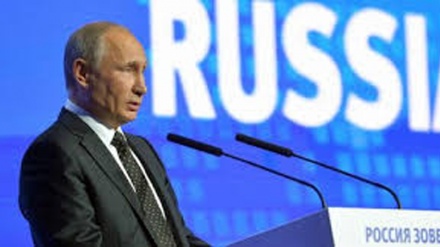 Russia, Putin ha firmato la legge sui media-agenti stranieri