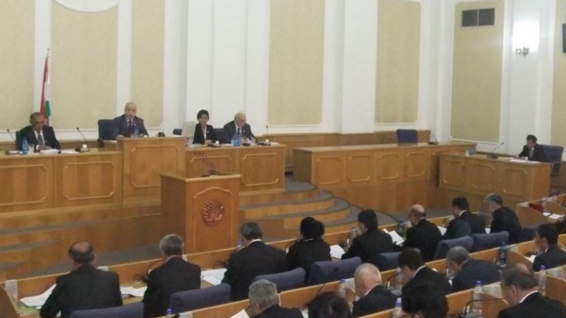 هشدار پارلمان تاجیکستان درباره نارضایتی مردم این کشور از فعالیت بانکها به رییس بانک ملی این کشور