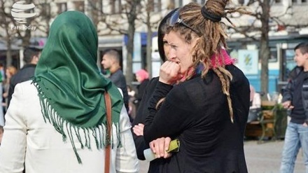 Peran dan Risalah Wanita; Hijab dan Pakaian (6)