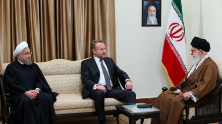 伊斯兰革命领袖就以美国为首的反恐联盟对恐怖组织的利弊发表观点