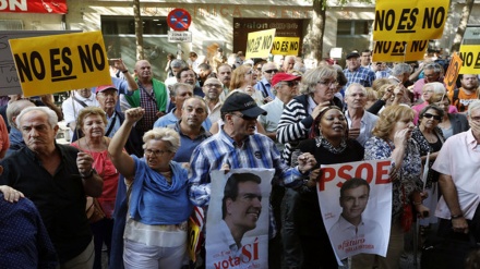 Protestan tras renuncia de Sánchez a Secretaría General de PSOE