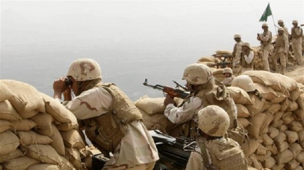 40 raketa hidhen drejt qendrave të ushtarëve sauditë në Jemen