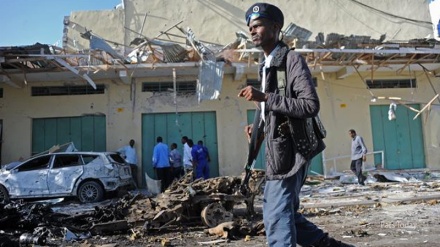 Somalia: auto bomba a Mogadiscio, morti e feriti 