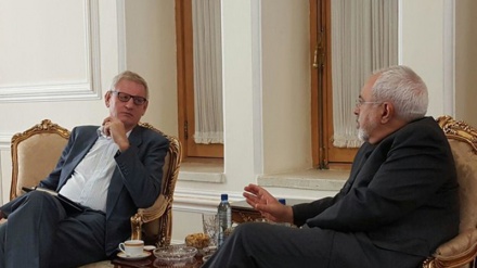 Mantan PM Swedia Temui Menlu Iran