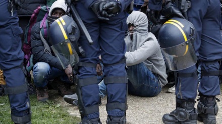 משטרת צרפת החלה בפינוי מאות פליטים ממחנה בפריז