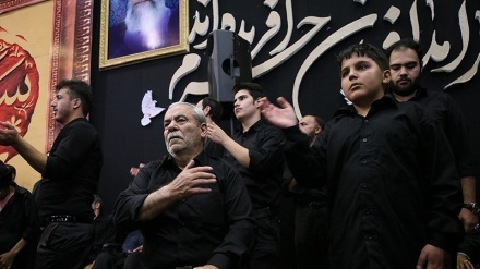 Iraníes evocan el ritual de Muharram y la noche de Ashura