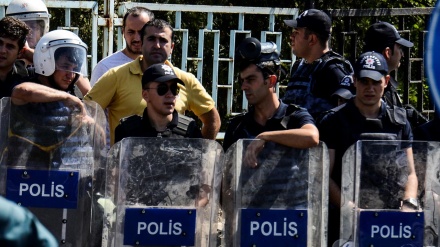 Turquia: Dois jornalistas suecos detidos por filmarem perto de zona militar