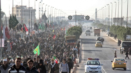 Arbaeen: Peregrinos caminhando de Najaf para Karbala