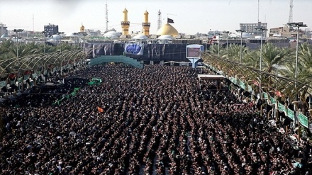 Në Qerbela, me miliona njerëz marrin pjesë në ceremoninë e zimbjajtjes për Imam Husejnin (a.s.)