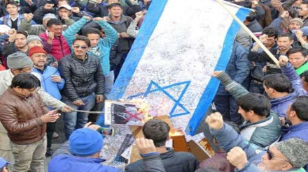 Keşmirli Müslümanlar İsrail'in Bayrağını Yaktılar
