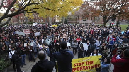 EUA: Estudantes universitários protestam contra planos de deportação de Trump