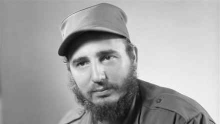 Los cubanos rinden homenaje a su héroe, Fidel Castro