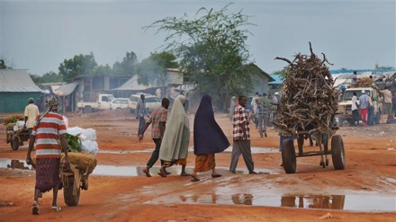 Kenya delays closure of Dadaab camp for Somali refugees 