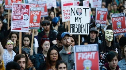 Manifestações do Leste a Oeste dos Estados Unidos contra eleição de Trump.