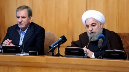 イラン大統領、「管理ポストにおける女性たちの参加が必要」