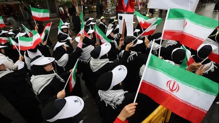 イラン全国の学校で、覇権主義排除の鐘が鳴らされる