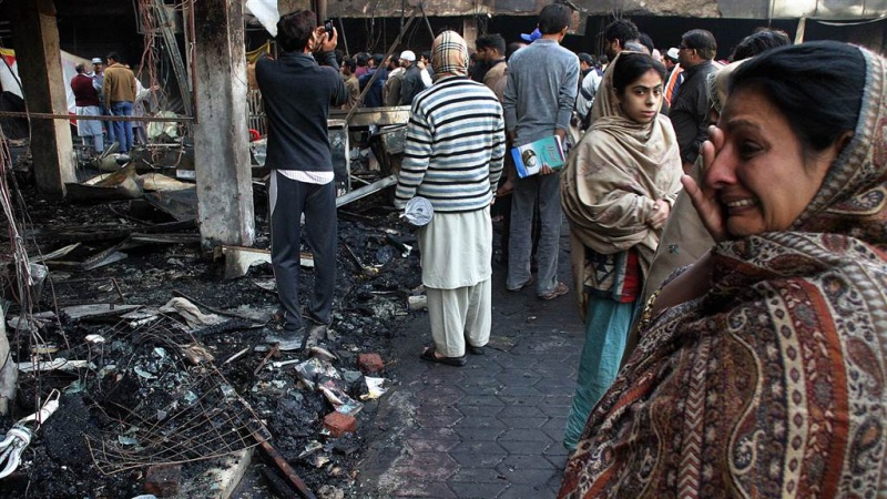 Paquistão: Cerca 10 mortos e 150 encurralados após explosão em petroleiro