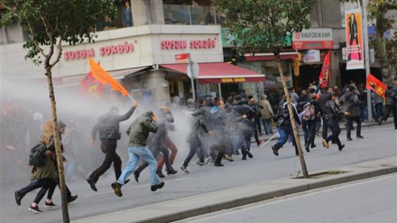 Türkiye'de polis ile göstericiler arasında arbede 