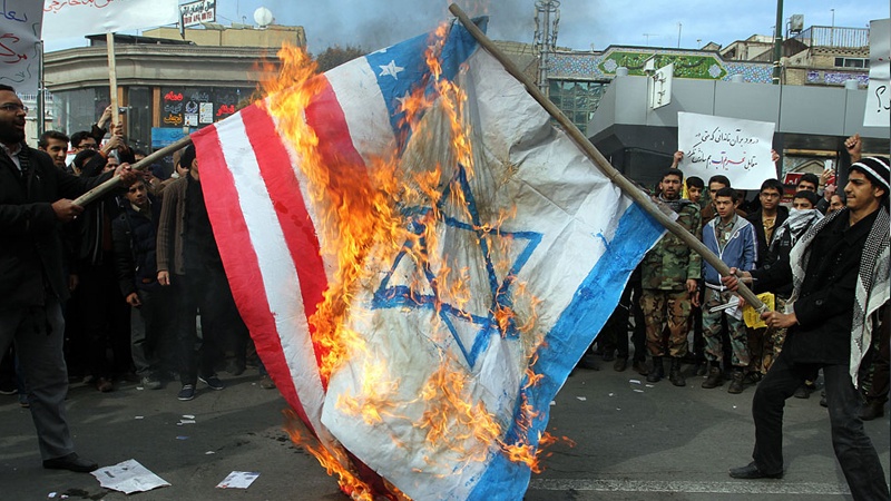 pembakaran bendera AS dan rezim Zionis sebagai simbol perlawanan terhadap imperialisme global
