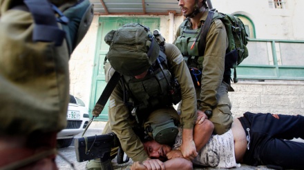 イスラエル軍がパレスチナ人数十人をヨルダン川西岸で逮捕