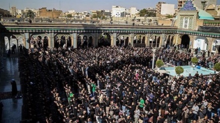 Iraníes conmemoran la jornada de Arbaín bajo fuertes lluvias