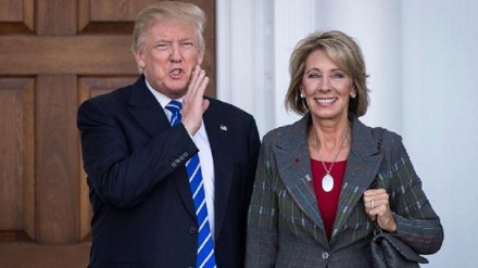 Trump nomina Betsy DeVos all'Istruzione: la sorella del fondatore di Blackwater 