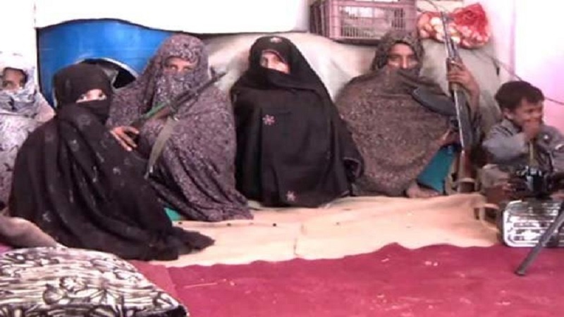 در پی کشته شدن ۳۰ غیرنظامی در ولایت غور؛ زنان ولایت «جوزجان» در شمال افغانستان سلاح به دست گرفتند